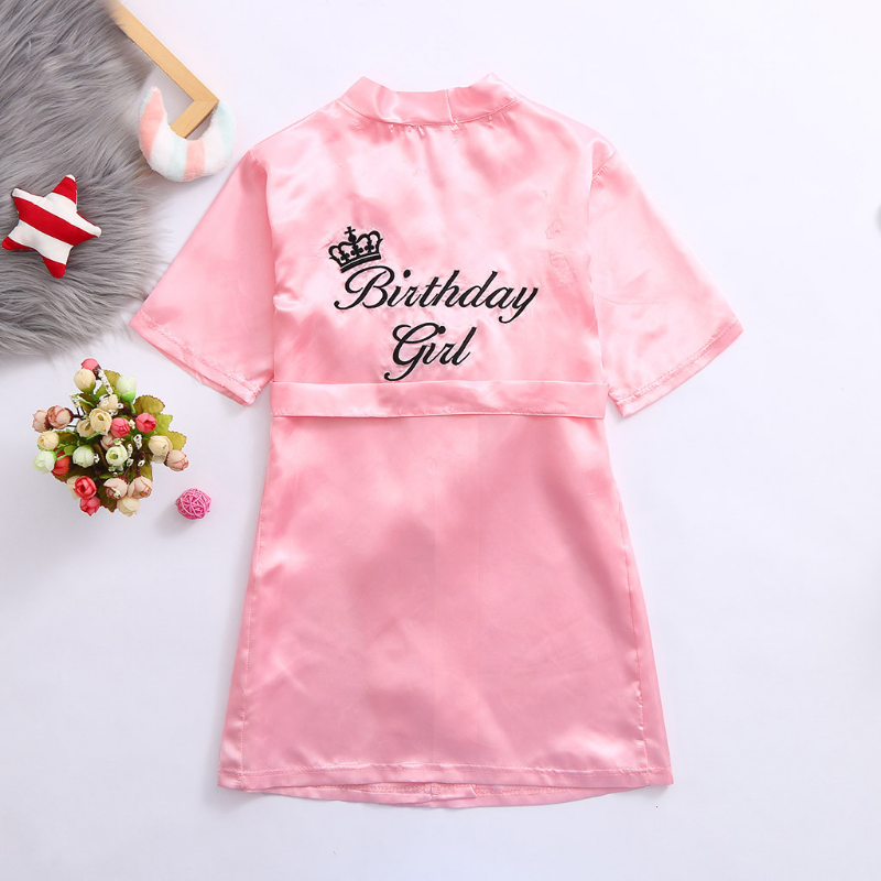 رداء الأطفال الصلبة الحرير الحرير كيمونو Bathrobe عيد ميلاد ثوب النوم الاطفال ملابس خاصة الصبي الفتيات Robes 12 أشهر-5 سنوات منامة